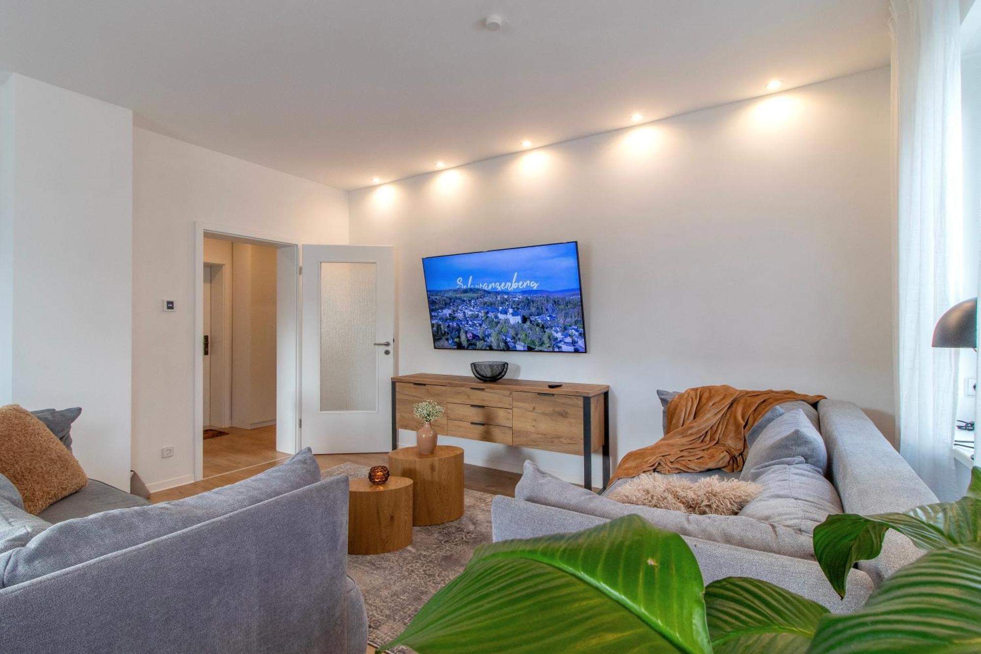 Stilvolles City-Apartment I Netflix I Wlan L Stellplatz I Zentral Schwarzenberg  Exterior foto